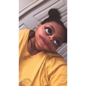 Meet your Posher, Kayla